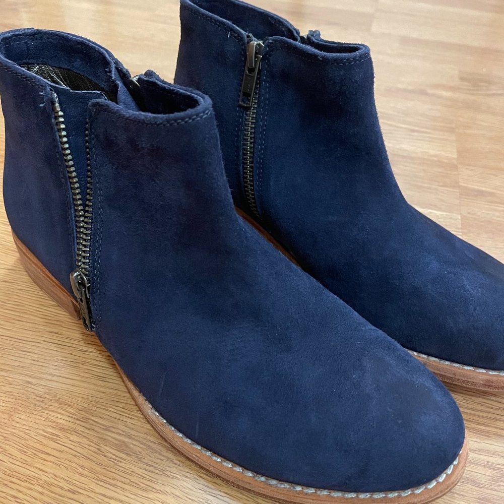 Johnston & Murphy suede boot